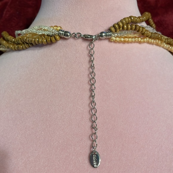 Claire’s necklace- 6 strands- 2 strands of wooden beads, 2 white & 2 peach beads - Picture 6 of 8